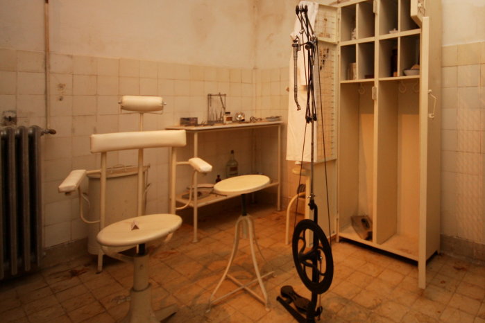 Dentist